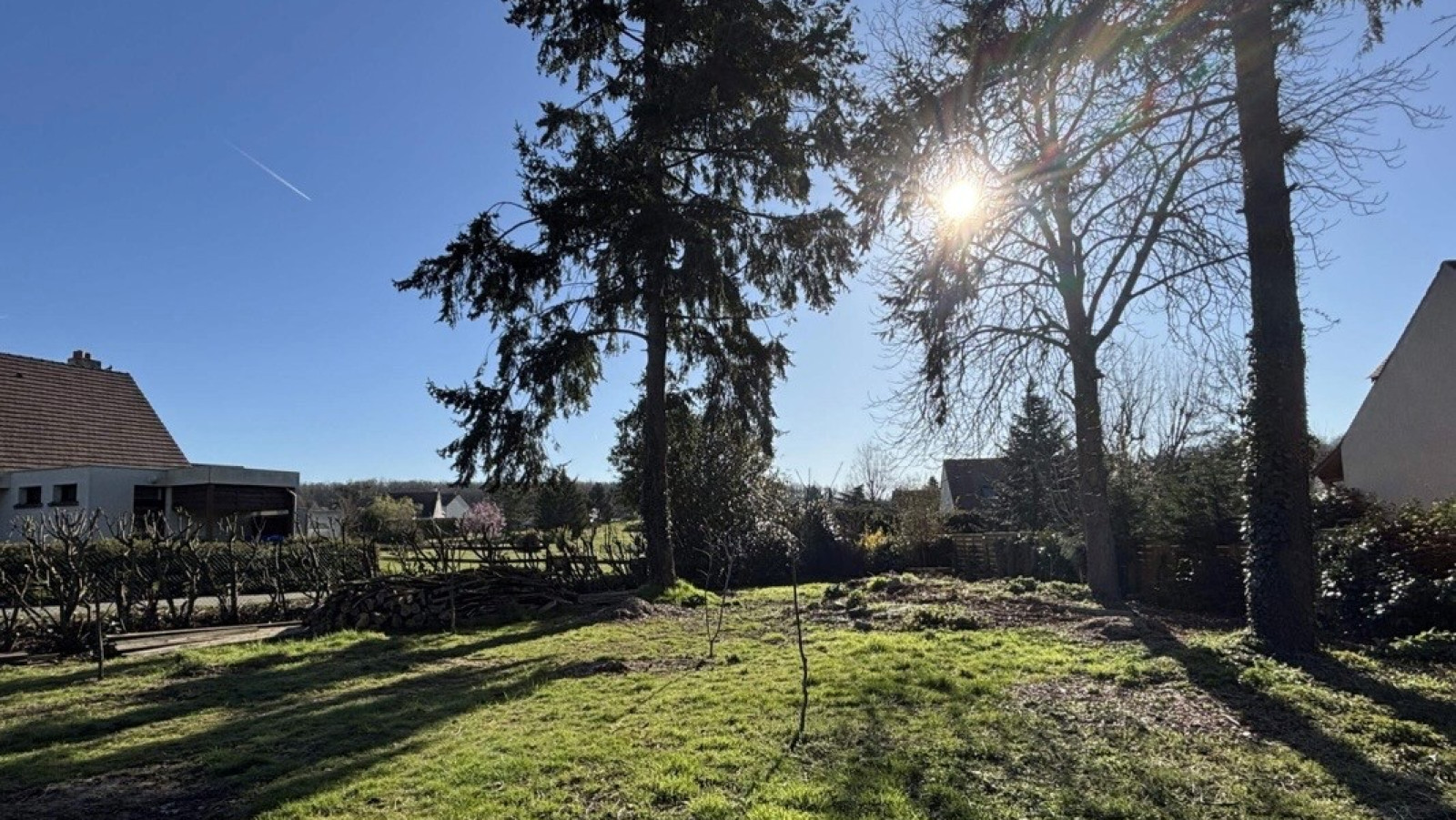 Terrain constructible de 680m2 à Ponthévrard