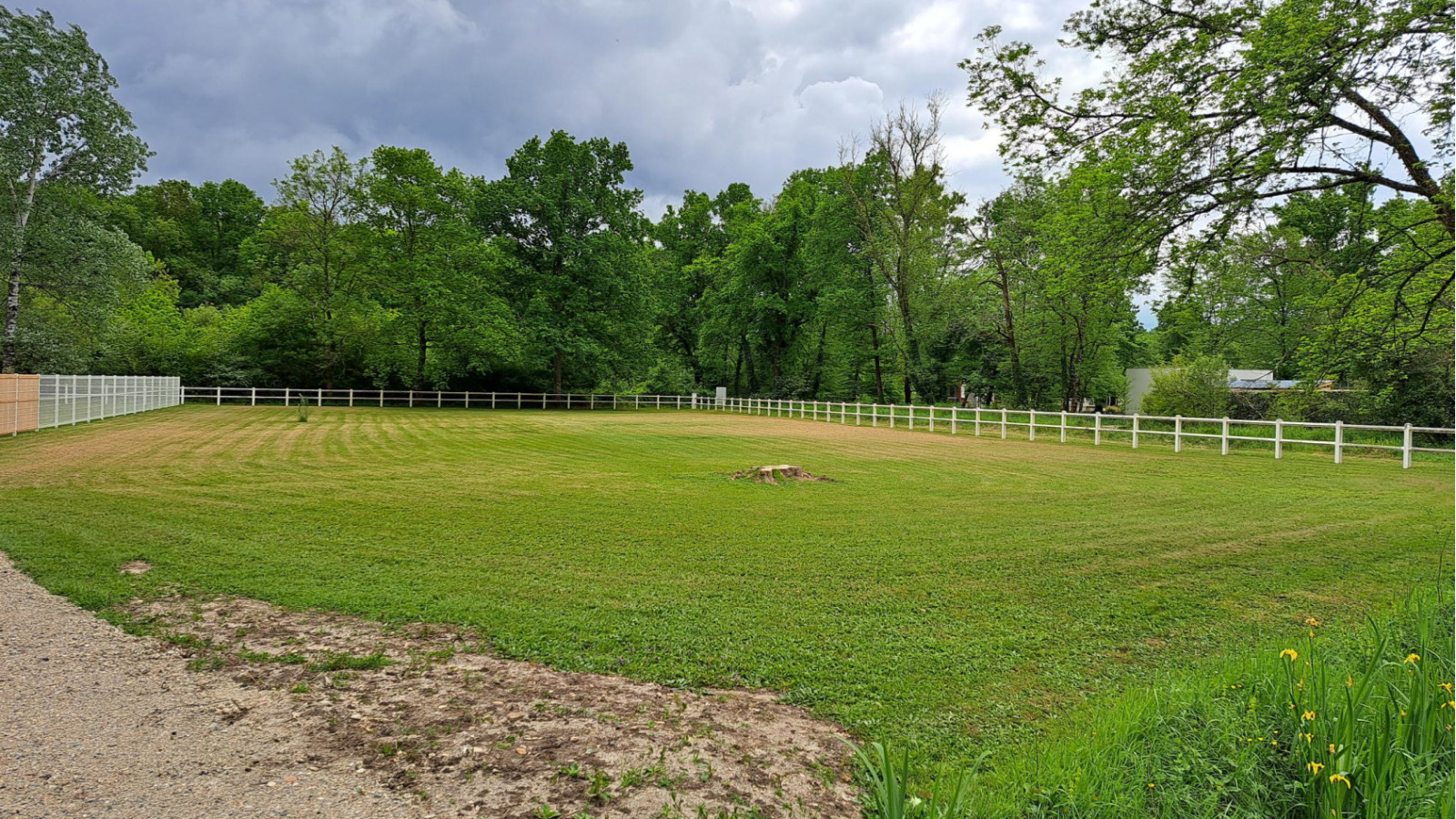 Terrain constructible de 1400m2 à La Brède