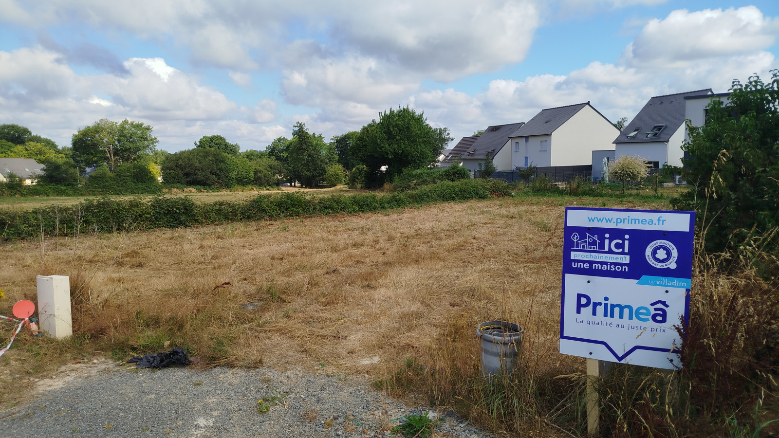 Terrain constructible de 486m2 à Bourg-des-Comptes