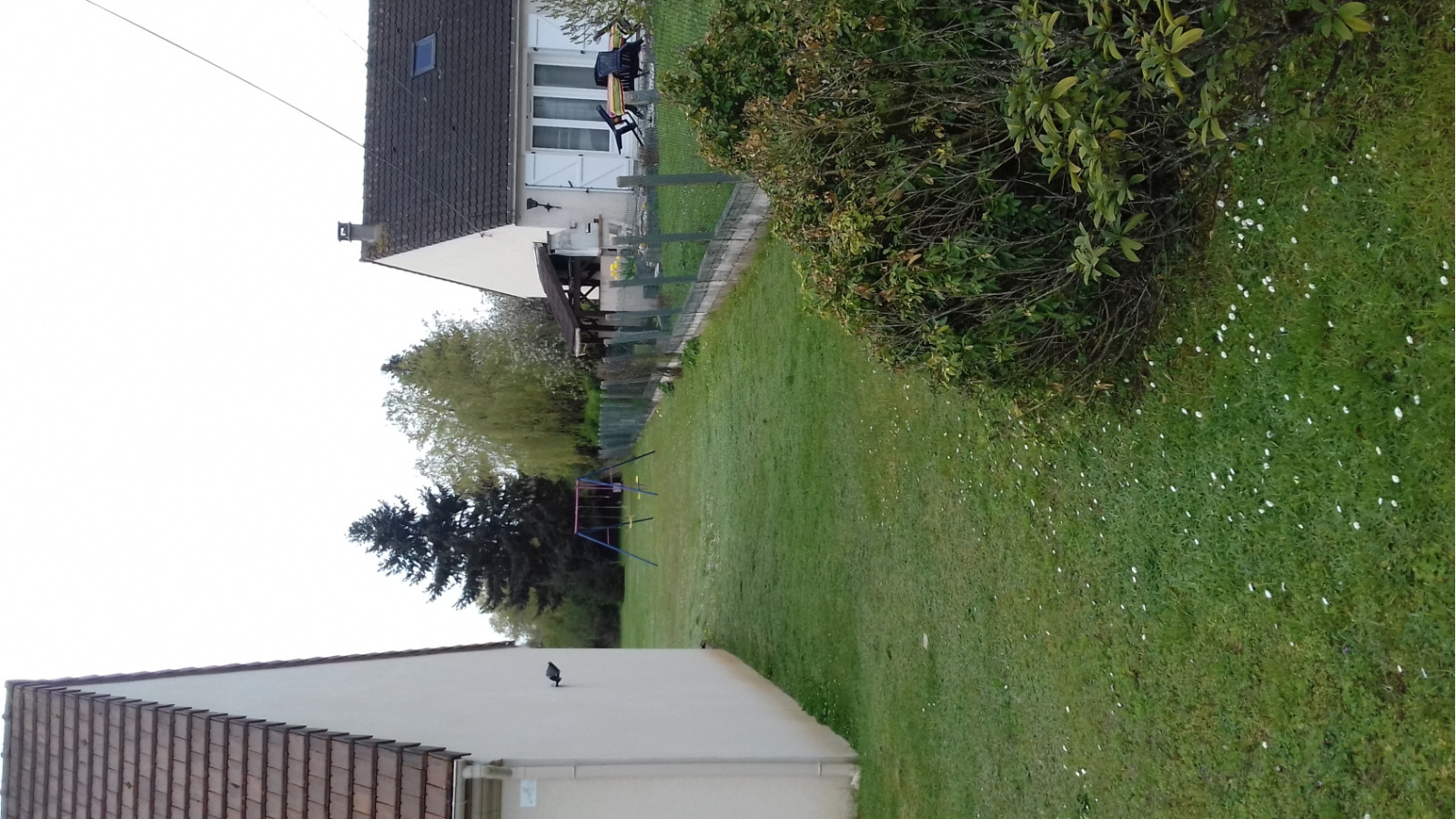 Terrain constructible de 355m2 à Chéroy