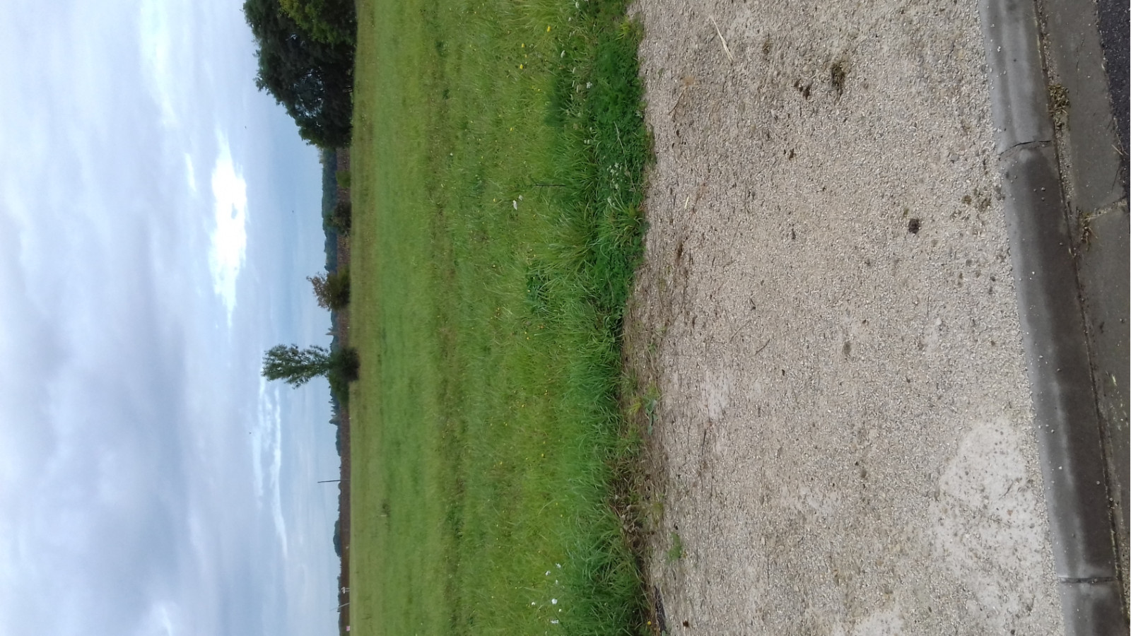 Terrain constructible de 1049m2 à Château-Landon