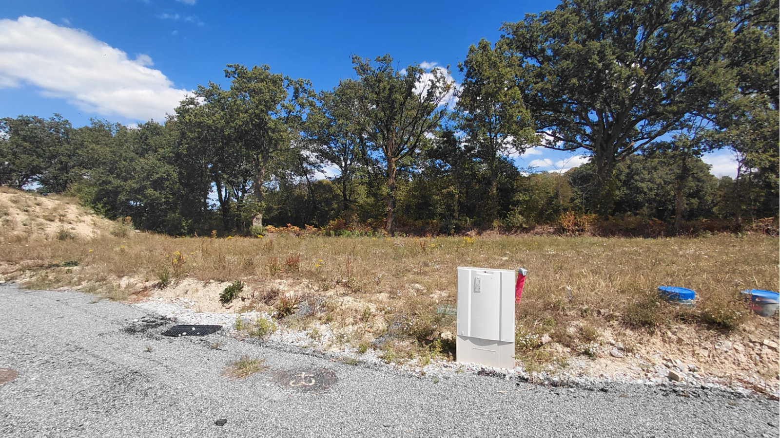 Terrain constructible de 301m2 à Fougères
