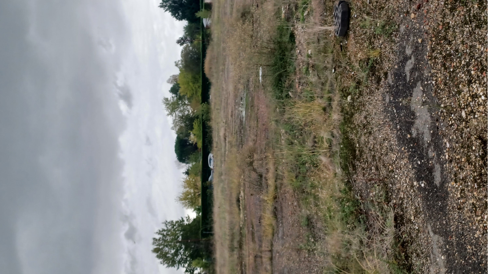 Terrain constructible de 600m2 à Loupes