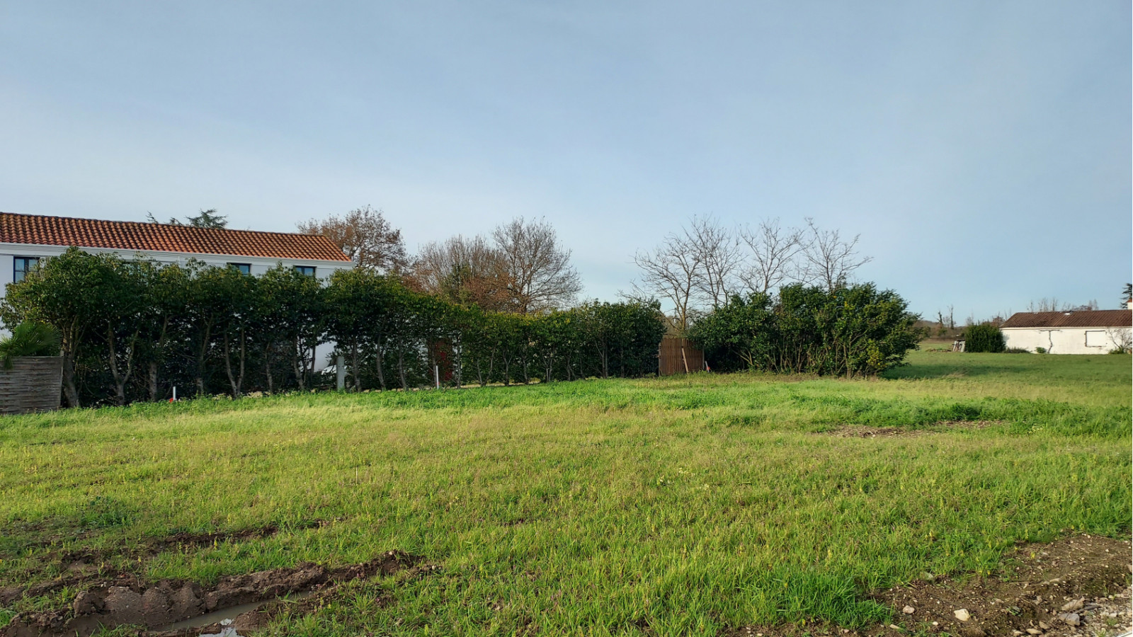 Terrain constructible de 469m2 à Nozay