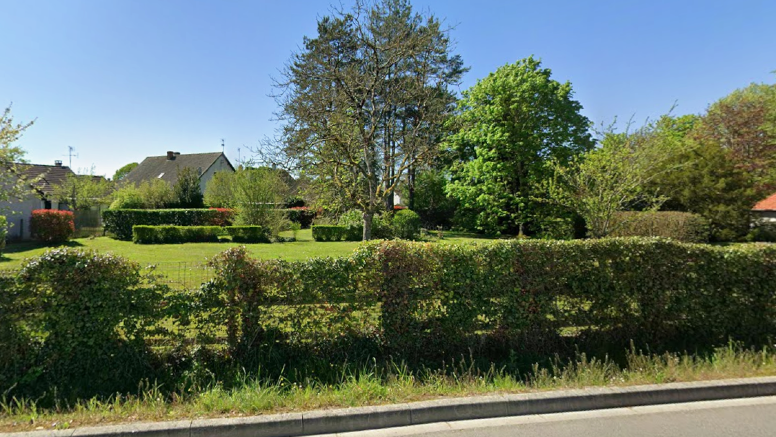 Terrain constructible de 921m2 à La Ferté-Saint-Aubin