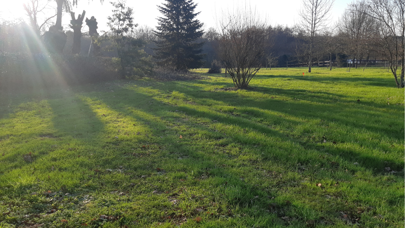 Terrain constructible de 780m2 à La Chapelle-des-Marais
